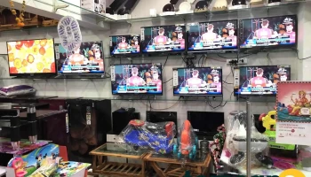 Trimurti furniture and electronics mall, Manmad - Kirti Nagar