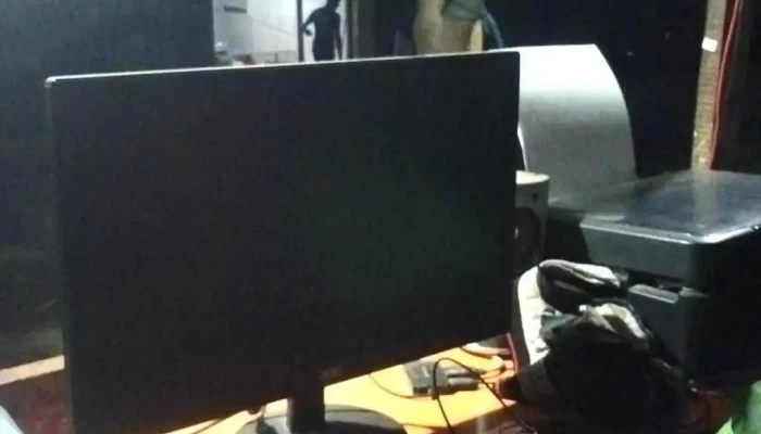 Faruk Computer Point -  Inside - Domartola