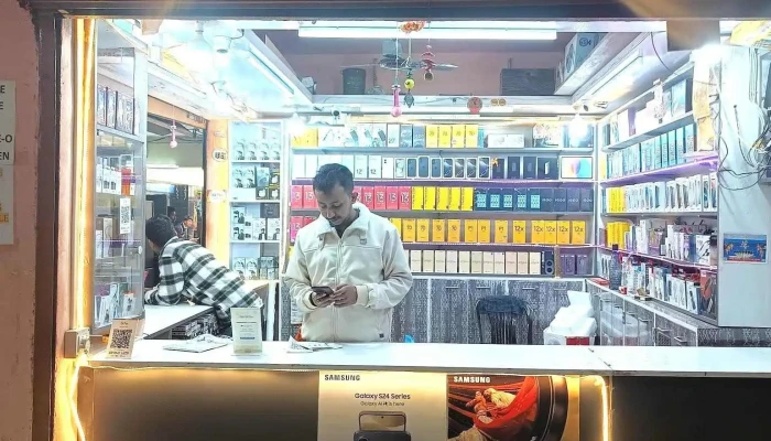 Manu Electronics -  Inside - Tura