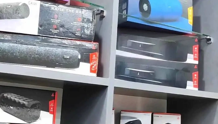 Mobile Store -  Inside - Tura