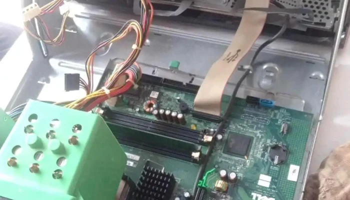 Mozi Computers -  Inside - Narnaund