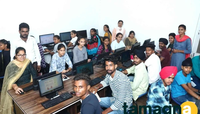 S -  Tech Institute S -  Tech Computer Centre By Owner - Mandi Dabwali