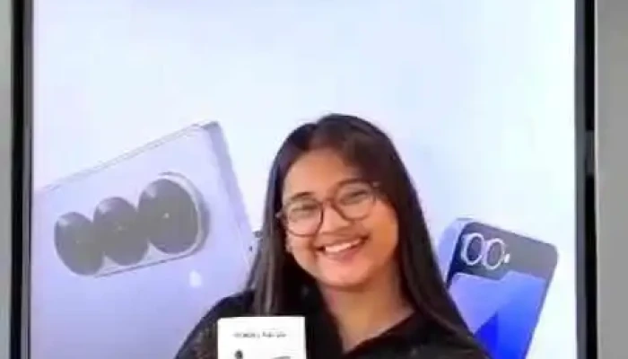 Samsung Experience Store -    Shri Ganesh Enterprises   Ratanlal Plot Square Videos - Akola